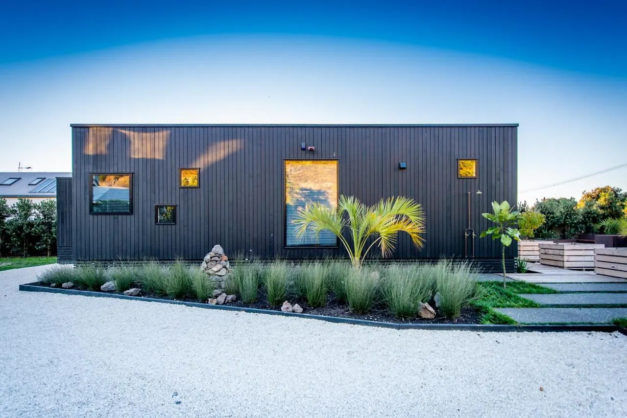 Sumner Black Hut Villa Christchurch